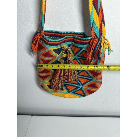 A 100% handmade Authentic Mochila Wayuu Indigenous Colombian Bag - Picture 4 of 14